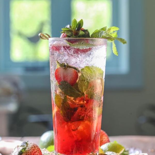 Virgin strawberry mojito